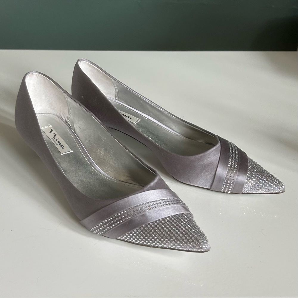 Nina Emmie LS Dress Pump in Royal Silver, size 10/40